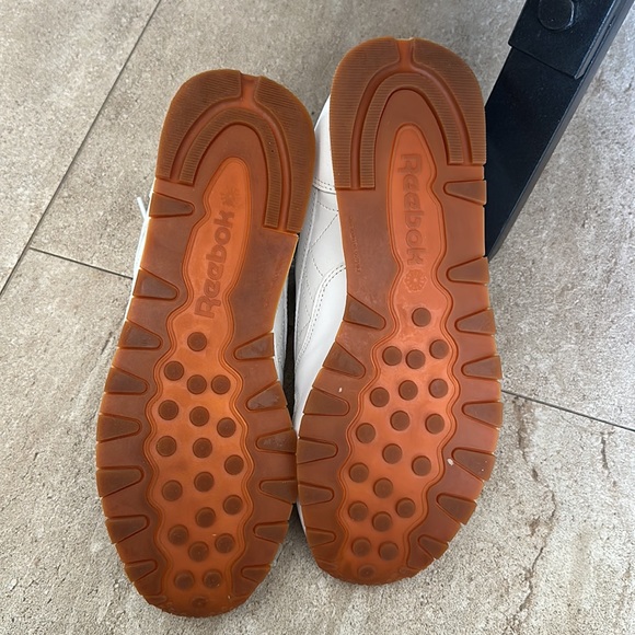 White Reebok Classics - Picture 4 of 4